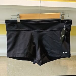 Nike Short Shorts Women's Size Large NWT